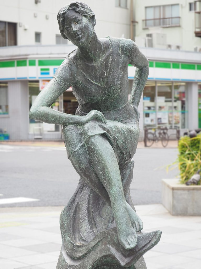 画像　そよかぜ　平井駅前広場